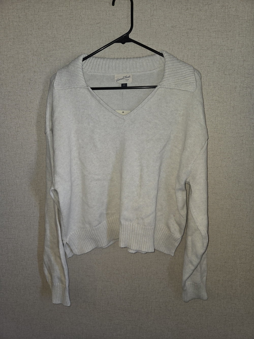 Universal Threads Ivory V-Neck Women's Sweater Xl